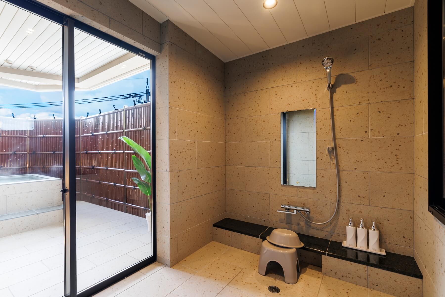 室内風呂とアメニティ